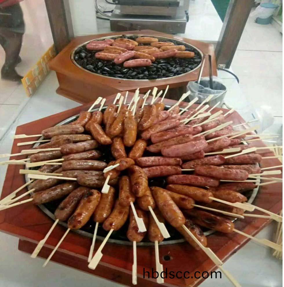 漢伯尅石鍋烤腸在(zai)廣(guang)州萬勝廣(guang)場倍受歡迎